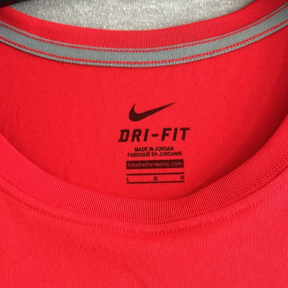 NWT. Women’s Nike fit-fit Chicago marathon Team RMHC running tee. Large. - Picture 3 of 6